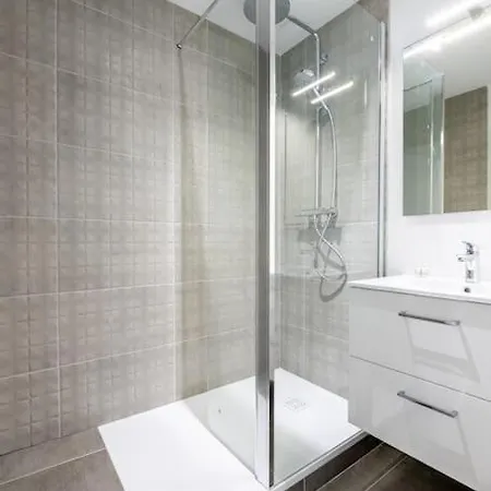 Esprit Marvel: 2 Chambres- Fibre- Balcon- Parking Апартаменти